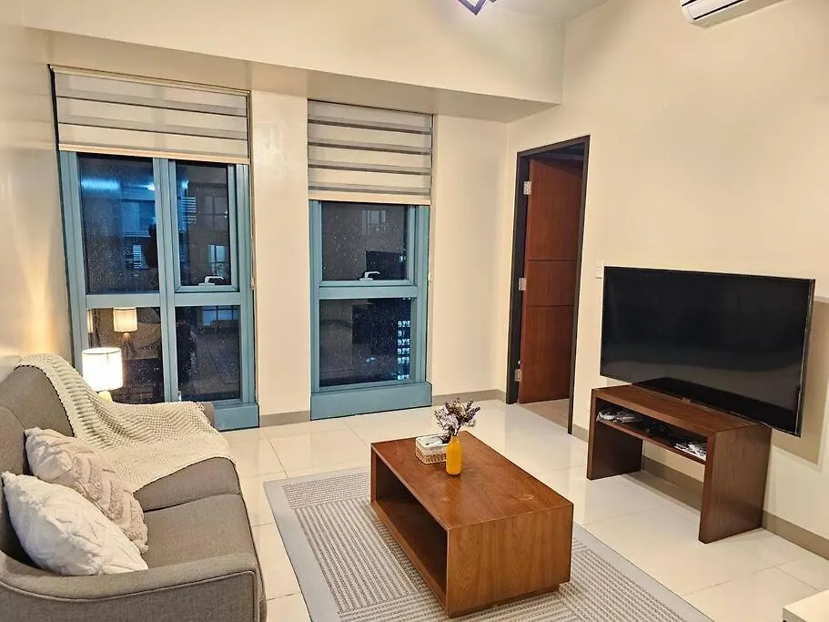 One Uptown Bgc Modern & Spacious, Great Location, 200Mbps & Washer Manila