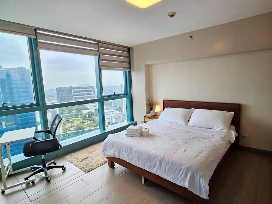 One Uptown Bgc Modern & Spacious, Great Location, 200Mbps & Washer Manilla
