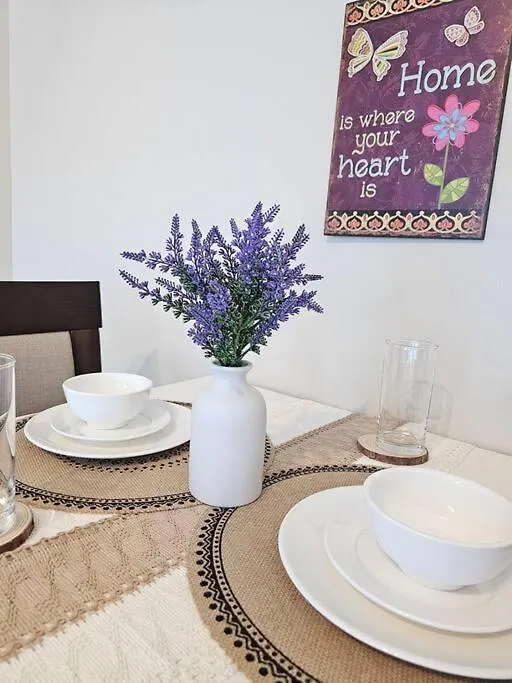One Uptown Bgc Modern & Spacious, Great Location, 200Mbps & Washer Manilla