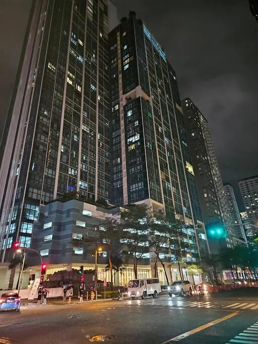 One Uptown Bgc Modern & Spacious, Great Location, 200Mbps & Washer Manila