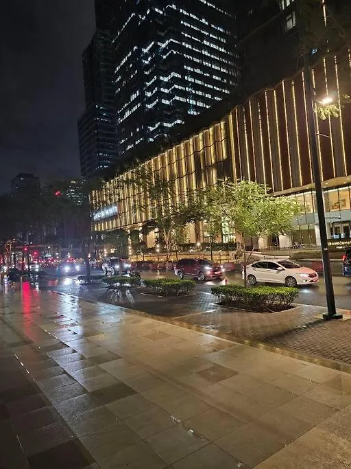 One Uptown Bgc Modern & Spacious, Great Location, 200Mbps & Washer Manila